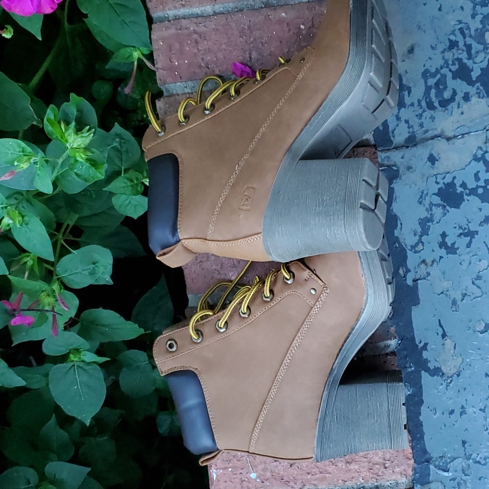 Dirty Laundry stacked heel booties - Picture 3 of 11